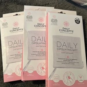 NWT Daily Concepts Daily Exfoliating Mitt - 0 left